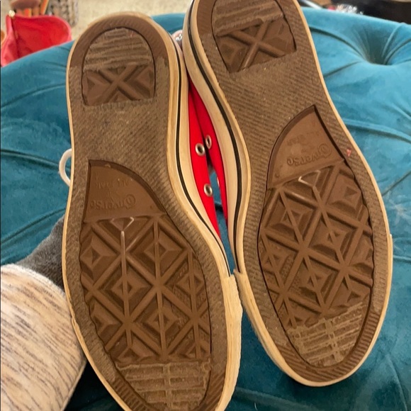 Red converse - Picture 5 of 5